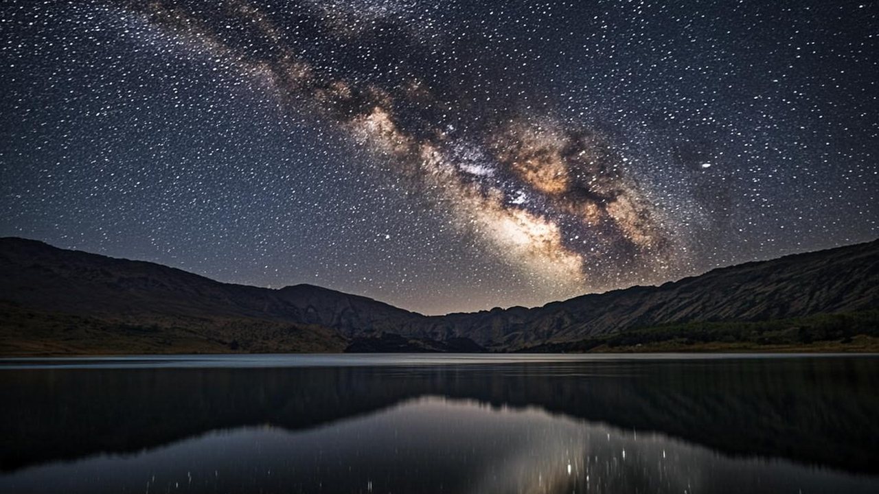 Milky Way Over the Lake — Space wallpaper, click to zoom